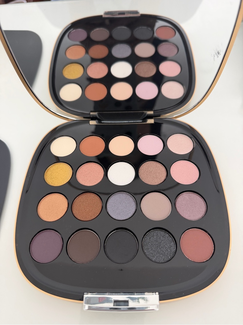 Marc Jacobs "Style Eye-Con No. 20" Eyeshadow Palette - Picture 3 of 4